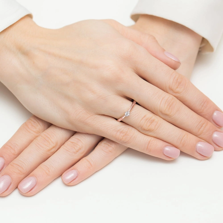 Pierścionek zaręczynowy z różowego złota z diamentem 0,08ct Fire Of Love