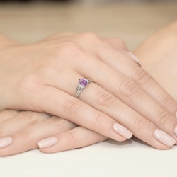 Pierścionek zaręczynowy z białego złota z ametystem i diamentami 0,05ct Fire Of Love