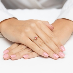 Pierścionek zaręczynowy z żółtego złota z koralem i diamentami 0,08ct Fire Of Love