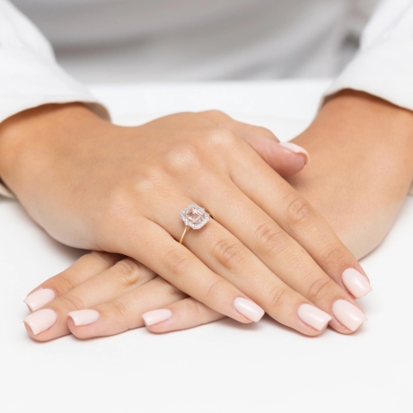 Przejdź do produktu Pierścionek zaręczynowy z różowego złota z morganitem i diamentami 0,17ct Fire Of Love