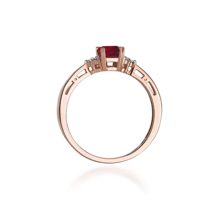 Pierścionek zaręczynowy z różowego złota z rubinem i diamentami 0,03ct Fire Of Love