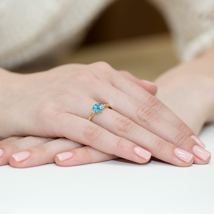 Pierścionek zaręczynowy z żółtego złota z topazem i diamentami 0,03ct Fire Of Love