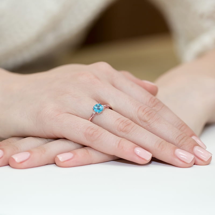 Pierścionek zaręczynowy z różowego złota z topazem i diamentami 0,03ct Fire Of Love