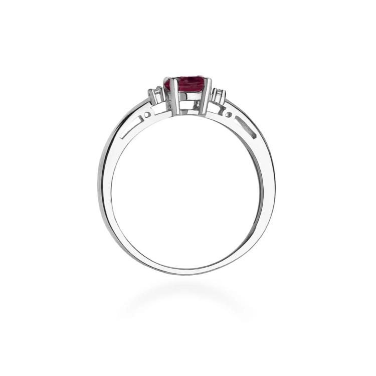 Pierścionek zaręczynowy z białego złota z rubinem i diamentami 0,03ct Fire Of Love