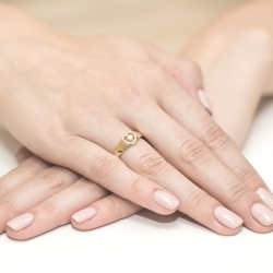 Pierścionek zaręczynowy z żółtego złota z diamentem 0,04ct Fire Of Love GW-01-0,04ct