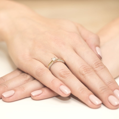 Przejdź do produktu Pierścionek zaręczynowy z żółtego złota z diamentami 0,44ct Fire Of Love