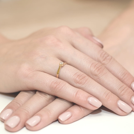 Przejdź do produktu Pierścionek zaręczynowy z żółtego złota z diamentem 0,10ct Fire Of Love