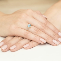 Pierścionek zaręczynowy z żółtego złota z topazem i diamentami 0,04ct Fire Of Love