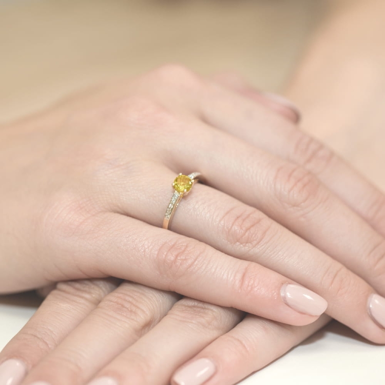 Pierścionek zaręczynowy z żółtego złota z cytrynem i diamentami 0,05ct Fire Of Love BW-66-cytryn