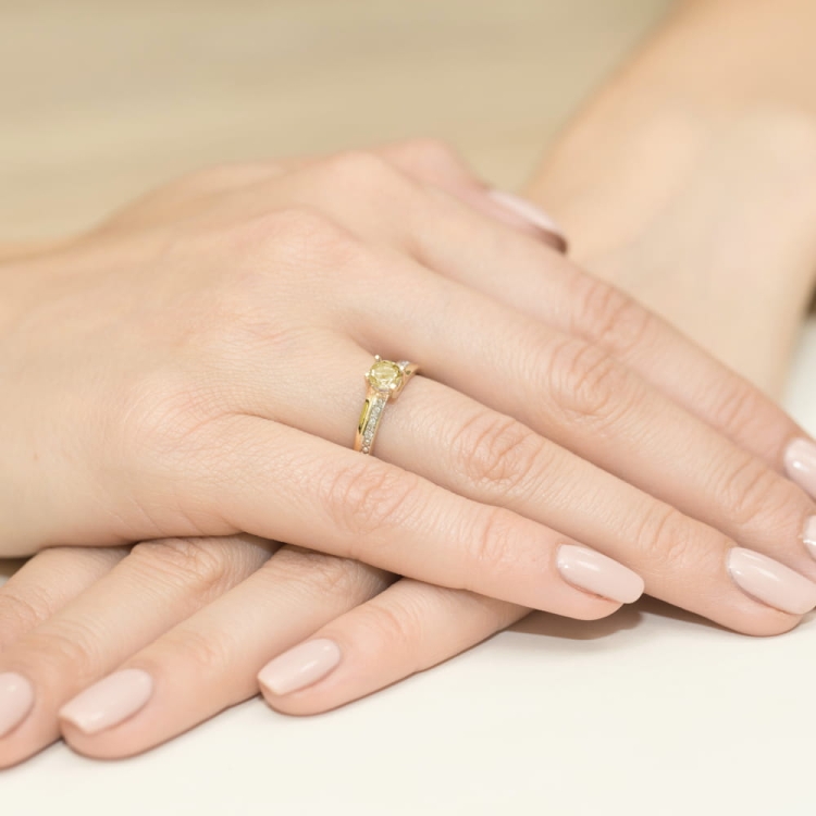 Pierścionek zaręczynowy z żółtego złota z cytrynem i diamentami 0,03ct Fire Of Love BW-106-cytryn