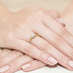Pierścionek zaręczynowy z żółtego złota z diamentem 0,15ct Fire Of Love BW-133