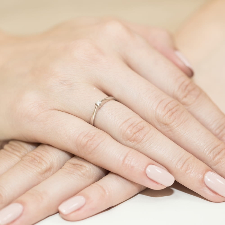 Pierścionek zaręczynowy z żółtego złota z diamentem 0,03ct Fire Of Love BW-175