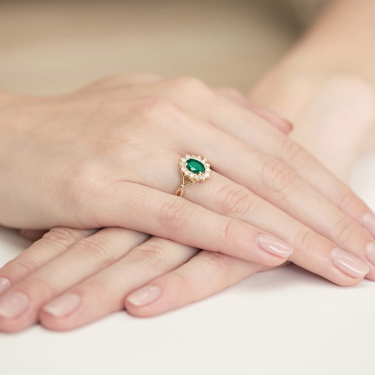 Pierścionek zaręczynowy z żółtego złota z szmaragdem i diamentami 0,28ct Fire Of Love BW-182-szmaragd-0,80ct