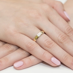 Pierścionek zaręczynowy z żółtego złota z diamentami 0,02ct Fire Of Love BW-189