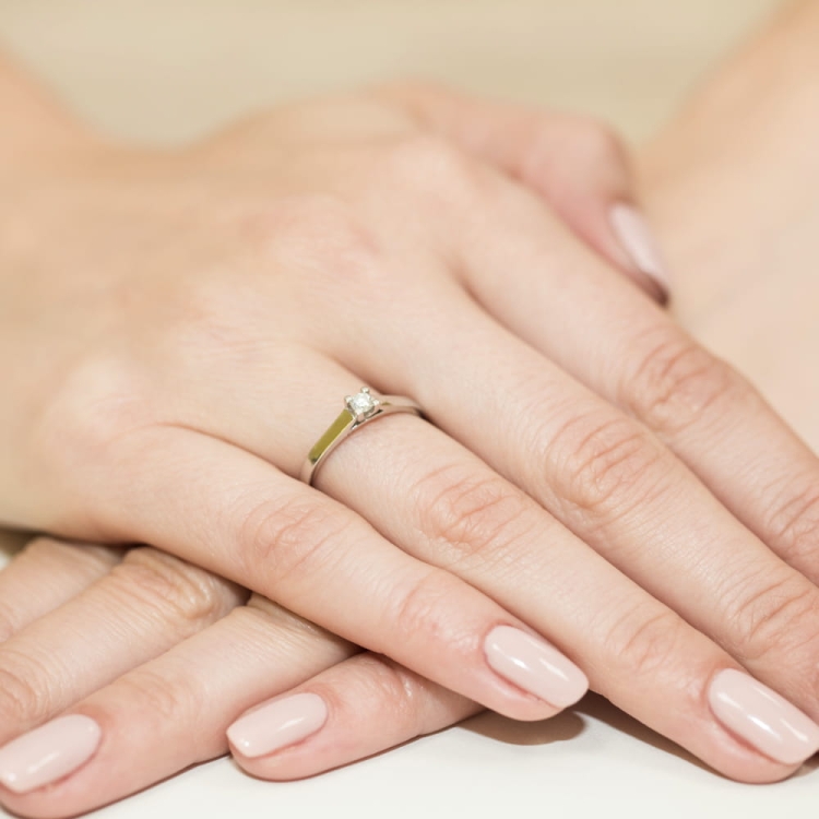 Pierścionek zaręczynowy z żółtego złota z diamentem 0,10ct Fire Of Love GW-221-0,10ct
