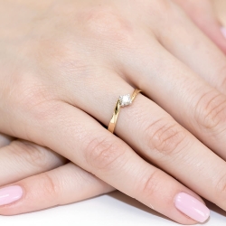 Pierścionek zaręczynowy z żółtego złota z diamentem 0,20ct Fire Of Love BW-243