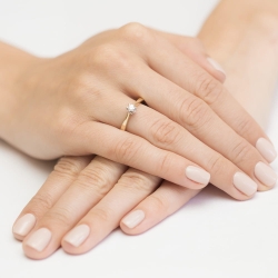 Pierścionek zaręczynowy z żółtego złota z diamentem 0,12ct Fire Of Love BW-295