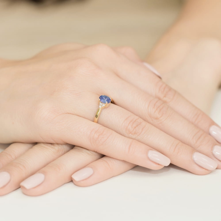 Pierścionek zaręczynowy z żółtego złota z tanzanitem i diamentami 0,05ct Fire Of Love BW-308-tanzanit