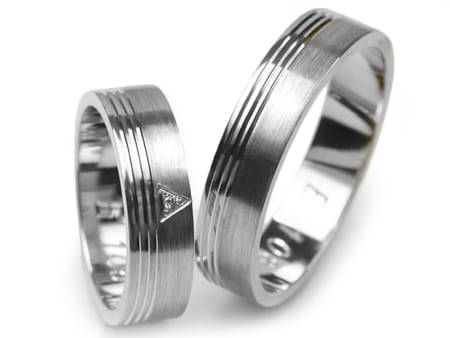 Obrączki ślubne z białego złota płaskie z cyrkonią 5mm Estetic E108-b
