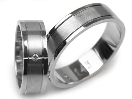 Przejdź do produktu Obrączki ślubne z białego złota płaskie z cyrkonią 6mm Estetic