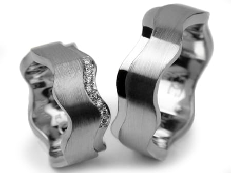 Obrączki ślubne z białego złota płaskie z cyrkoniami 8mm Estetic E191-b