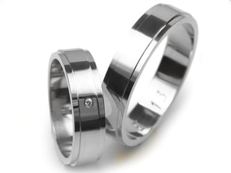 Obrączki ślubne z białego złota płaskie z cyrkonią 5mm Estetic E113-b