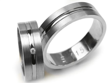 Obrączki ślubne z białego złota płaskie z cyrkonią 6mm Estetic E115-b