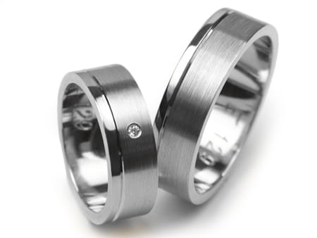 Obrączki ślubne z białego złota płaskie z cyrkonią 6mm Estetic E129-b
