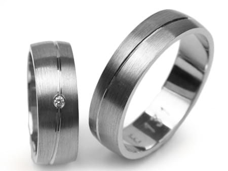 Obrączki ślubne z białego złota półokrągłe z cyrkonią 6mm Estetic E131-b