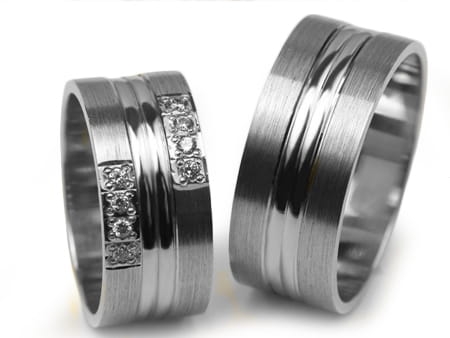 Obrączki ślubne z białego złota płaskie z cyrkoniami 10mm Estetic  E198-b