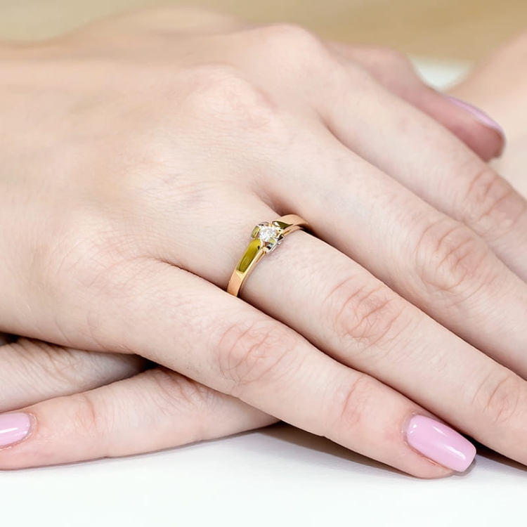 Pierścionek zaręczynowy z żółtego złota z diamentem 0,09ct Fire Of Love BW-320-0,09ct