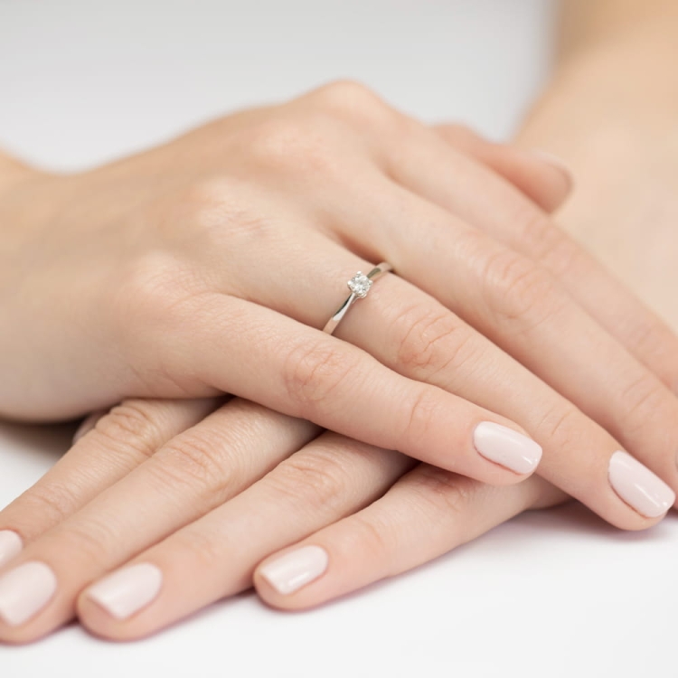 Pierścionek zaręczynowy z żółtego złota z diamentem 0,15ct Fire Of Love BW-335