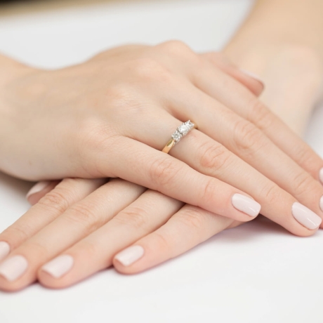 Przejdź do produktu Pierścionek zaręczynowy z żółtego złota z diamentami 0,49ct Fire Of Love 