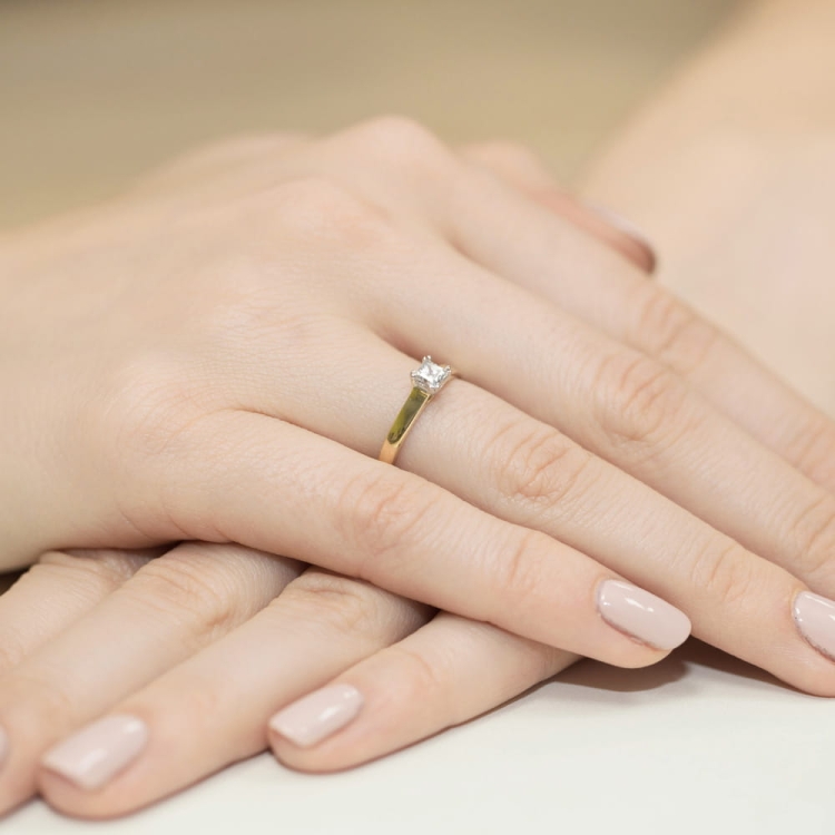Pierścionek zaręczynowy z żółtego złota z diamentem 0,30ct Fire Of Love BW-347