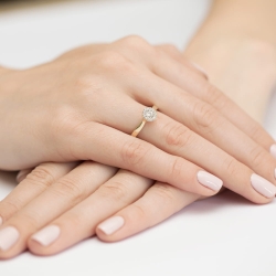 Pierścionek zaręczynowy z żółtego złota z diamentami 0,22ct Fire Of Love BW-362