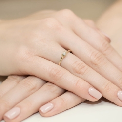 Pierścionek zaręczynowy z żółtego złota z diamentem 0,09ct Fire Of Love BW-370