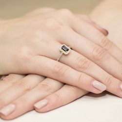 Pierścionek zaręczynowy z żółtego złota z szafirem i diamentami 0,19ct Fire Of Love BW-403-szafir