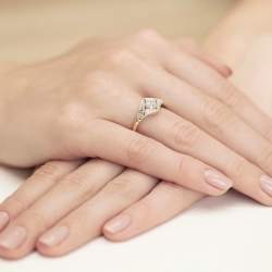 Pierścionek zaręczynowy z żółtego złota z diamentami 0,19ct Fire Of Love BW-412