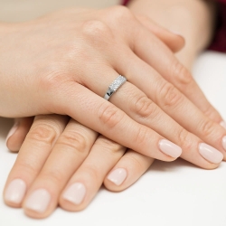 Pierścionek zaręczynowy z białego złota z diamentami 0,20ct Fire Of Love BW-418-b