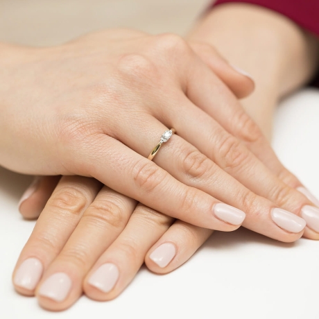 Przejdź do produktu Pierścionek zaręczynowy z żółtego złota z diamentami 0,13ct Fire Of Love 