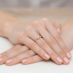 Pierścionek zaręczynowy z żółtego złota z diamentami 0,15ct Fire Of Love BW-435