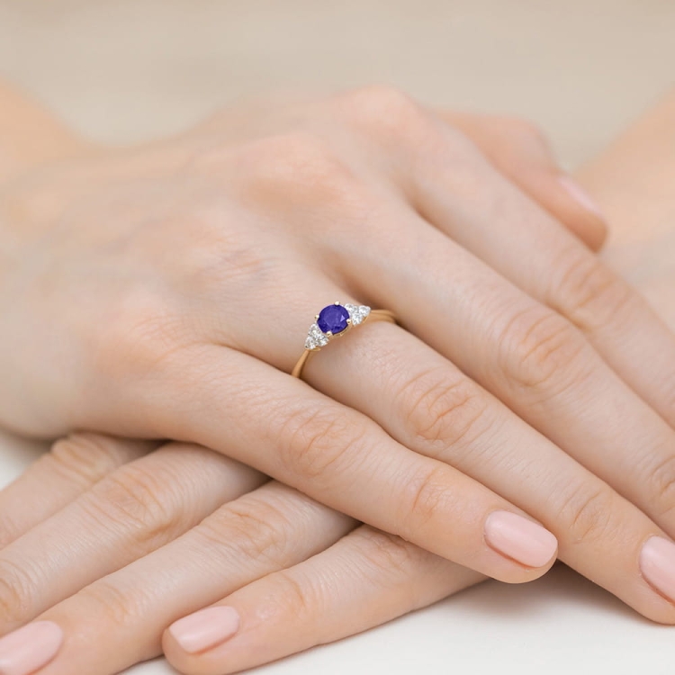 Pierścionek zaręczynowy z żółtego złota z tanzanitem i diamentami 0,18ct Fire Of Love BW-451-tanzanit