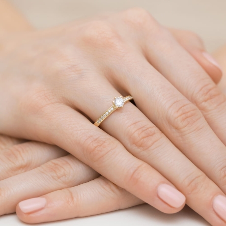 Przejdź do produktu Pierścionek zaręczynowy z żółtego złota z diamentami 0,37ct Fire Of Love