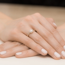 Pierścionek zaręczynowy z żółtego złota z diamentami 0,21ct Fire Of Love BW-462