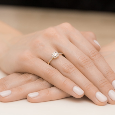 Przejdź do produktu Pierścionek zaręczynowy z żółtego złota z diamentami 0,21ct Fire Of Love
