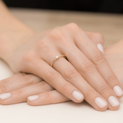 Pierścionek zaręczynowy z żółtego złota z diamentami 0,02ct Fire Of Love BW-464