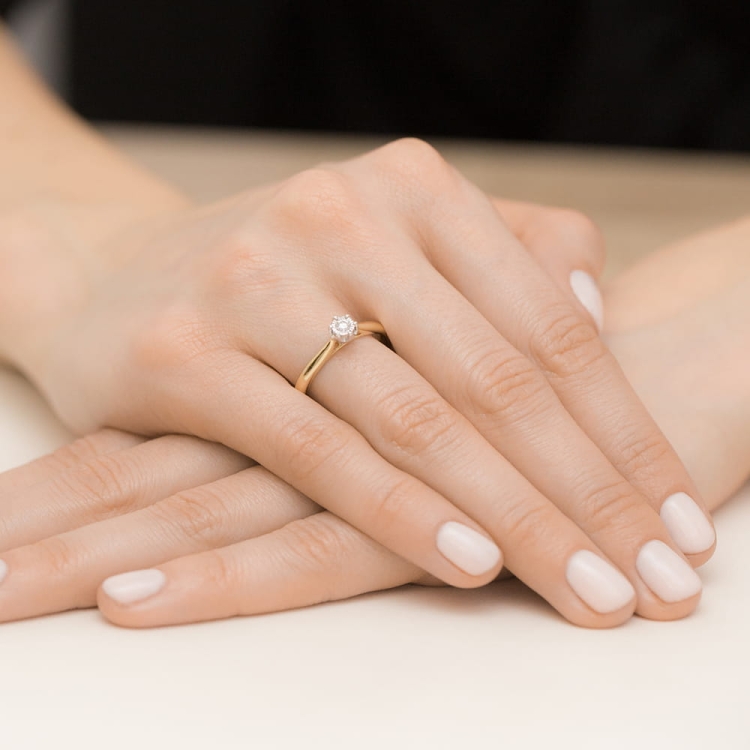 Pierścionek zaręczynowy z żółtego złota z diamentem 0,08ct Fire Of Love BW-468