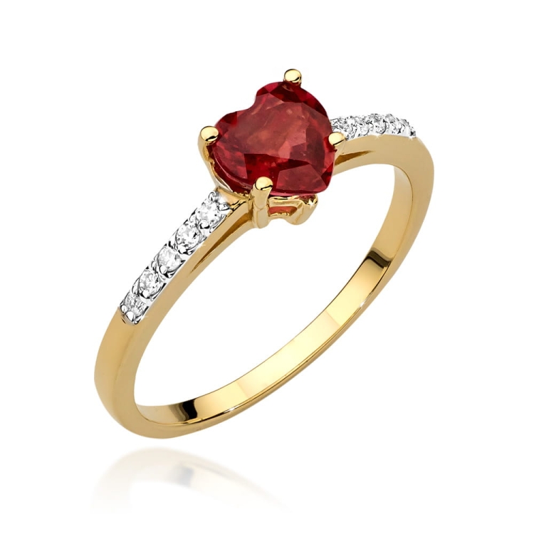 Pierścionek zaręczynowy z żółtego złota z rubinem i diamentami 0,10ct Fire Of Love BW-486