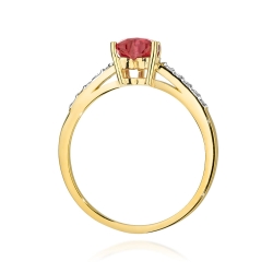 Pierścionek zaręczynowy z żółtego złota z rubinem i diamentami 0,10ct Fire Of Love BW-486