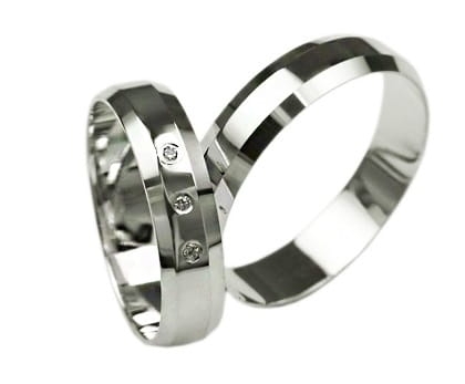 Przejdź do produktu Srebrne obrączki ślubne płaskie fazowane z cyrkoniami 6mm Silvery 